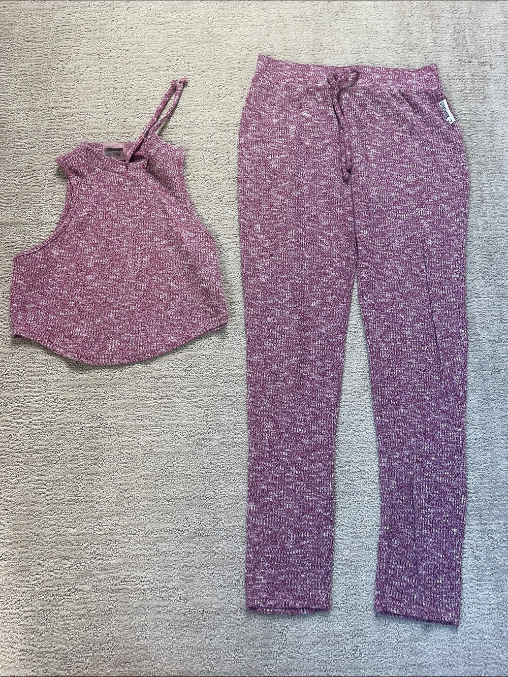 Gymshark Slounge ribbed knit
Tank & Jogger Set - Picture 6 of 11